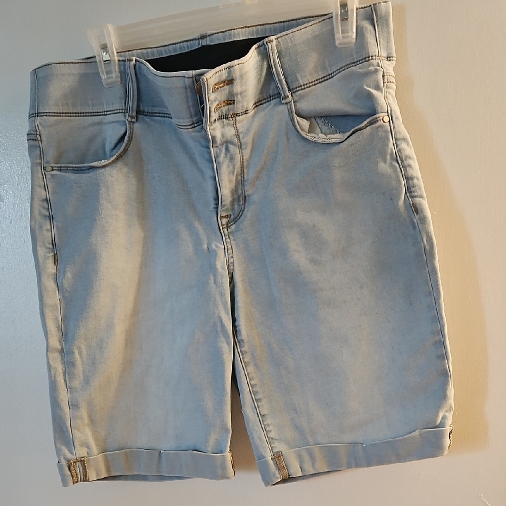 APT 9 Light Blue Denim Bemuda Shorts Size 14
